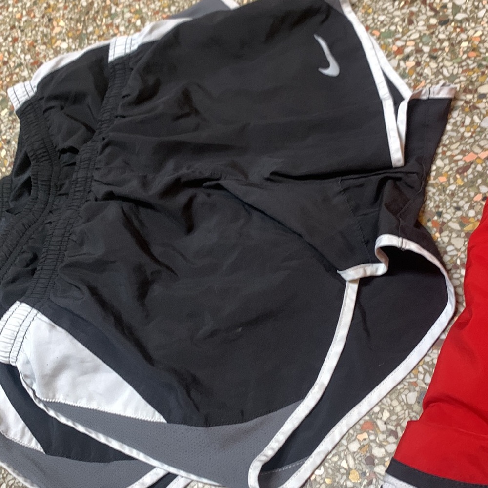 Nike running shorts small set of 4 - Picture 4 of 7